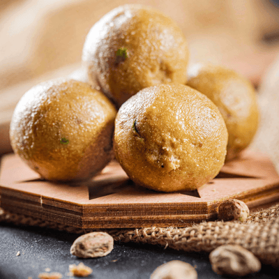 Besan Pistachio Ladoo(Per pc)