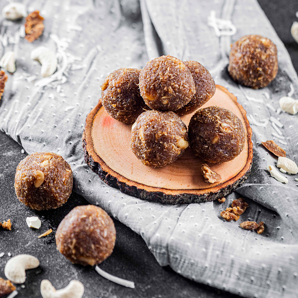 Coconut Cashew Ladoo(Per pc)